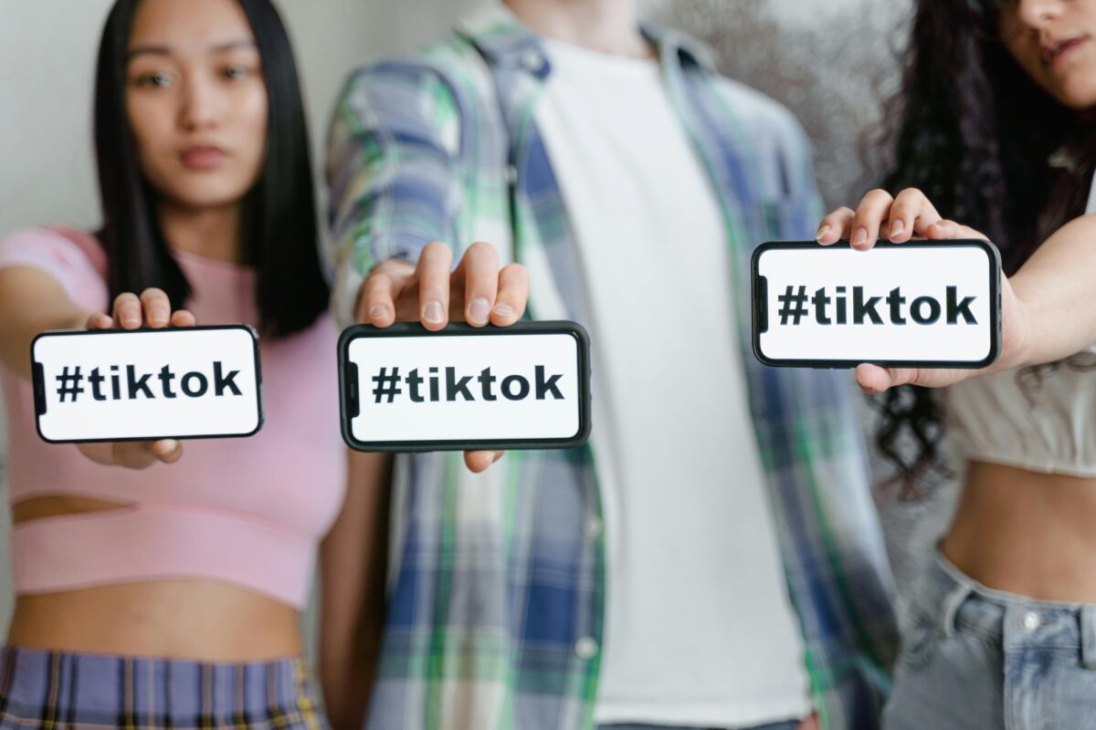 【速報】TikTok Shop、ローンチ半年で累計流通額155億円突破。12月は「動画経由」がライブを圧倒